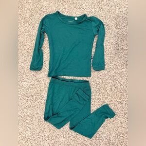 NWOT Kyte Baby long sleeve pajamas in evergreen 18-24M